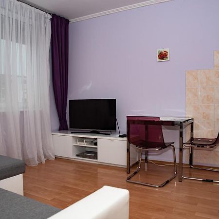 Lovely One Bedroom Apartment Nové Zámky エクステリア 写真