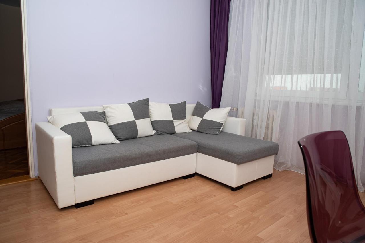 Lovely One Bedroom Apartment Nové Zámky エクステリア 写真