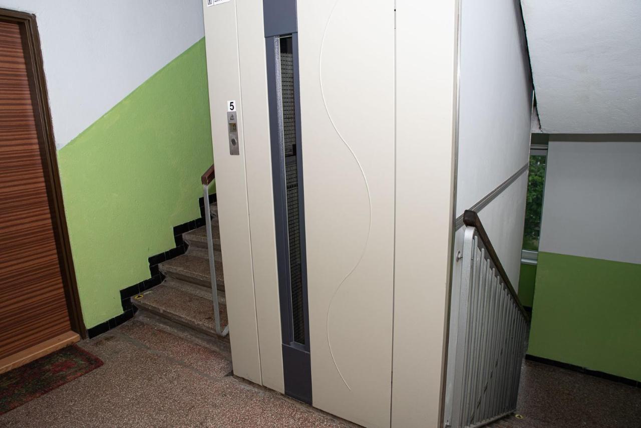 Lovely One Bedroom Apartment Nové Zámky エクステリア 写真