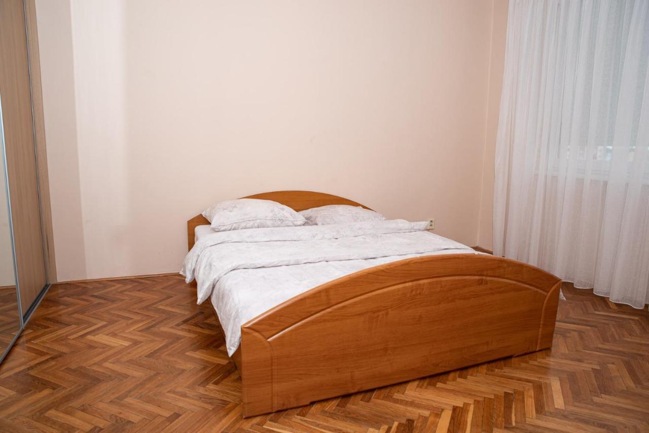 Lovely One Bedroom Apartment Nové Zámky エクステリア 写真