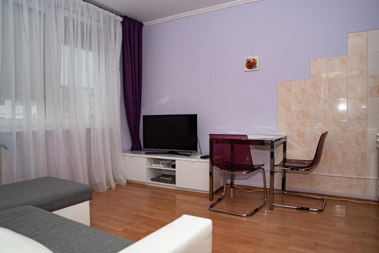 Lovely One Bedroom Apartment Nové Zámky エクステリア 写真