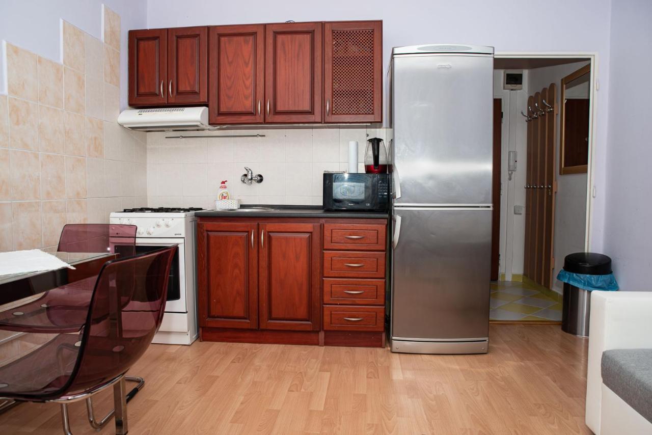 Lovely One Bedroom Apartment Nové Zámky エクステリア 写真