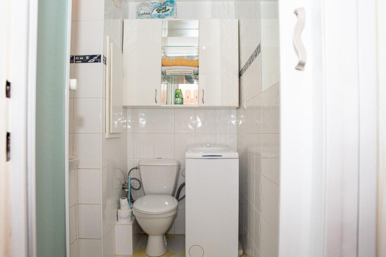 Lovely One Bedroom Apartment Nové Zámky エクステリア 写真