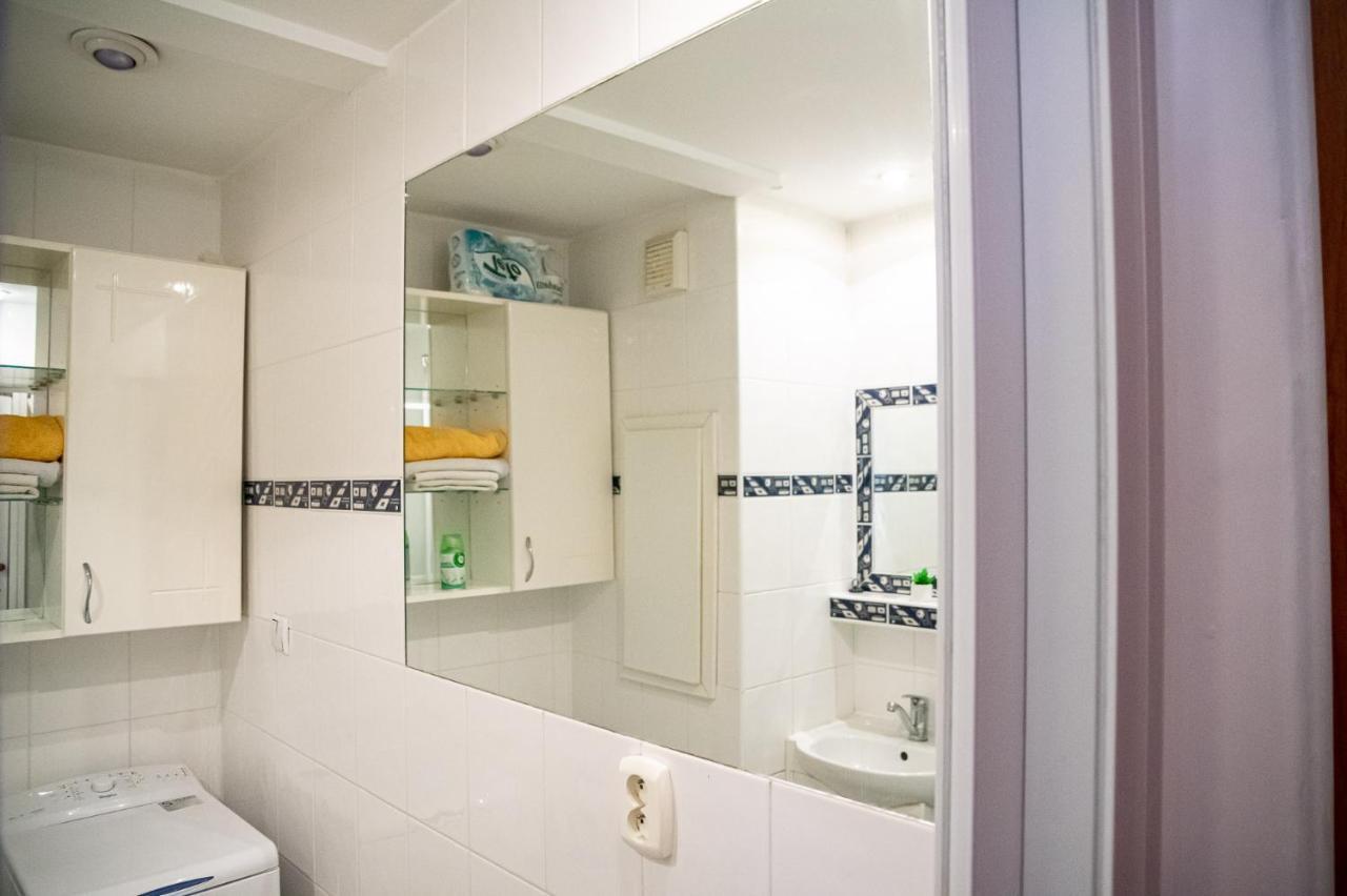 Lovely One Bedroom Apartment Nové Zámky エクステリア 写真