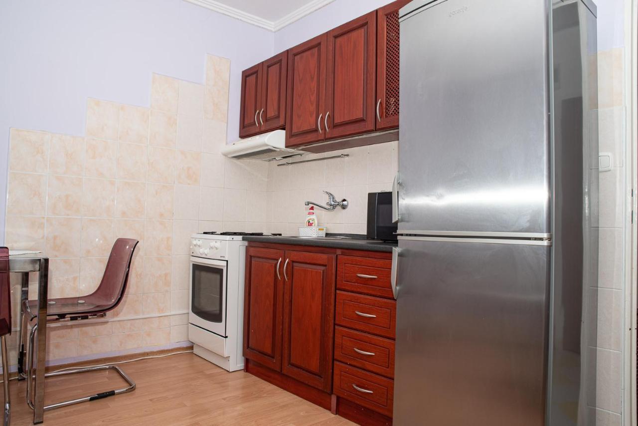 Lovely One Bedroom Apartment Nové Zámky エクステリア 写真